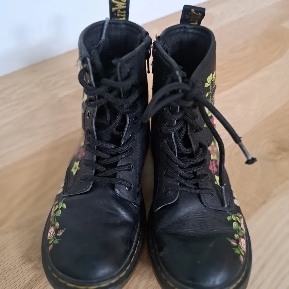 Dr. Martens Delaney Kids Black Floral Butterfly Leather Lace Up Zip Boots